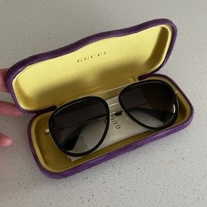 Authentic Gucci aviator sunglasses black and gold GUC with purple Gucci case